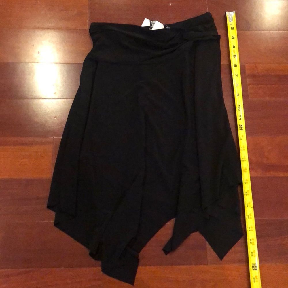 Women’s asymmetrical black flowey skirt size small